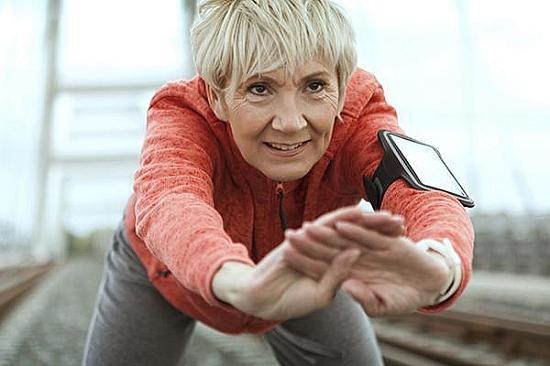 Staying active throughout middle age may lower women’s risk of dying early